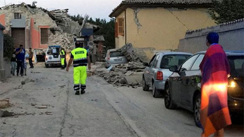 fuerte terremoto sacude el centro de Italia Un fuerte terremoto sacude el centro de Italia